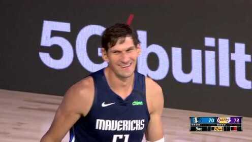 《NBA全场回放》NBA热身赛：独行侠vs湖人回放第3节 小库里三分射不停