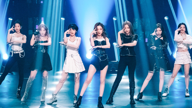 女团来袭→硬糖少女高燃舞台,尖叫声控制不住了