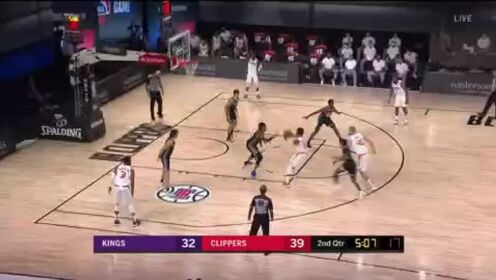 《NBA全场回放》【原声回放】NBA热身赛：国王vs快船第2节 贾尔斯轻松吃饼暴力虐筐