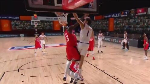 《NBA全场集锦》锁定本场最佳扣篮 布克飞身隔扣西亚卡姆