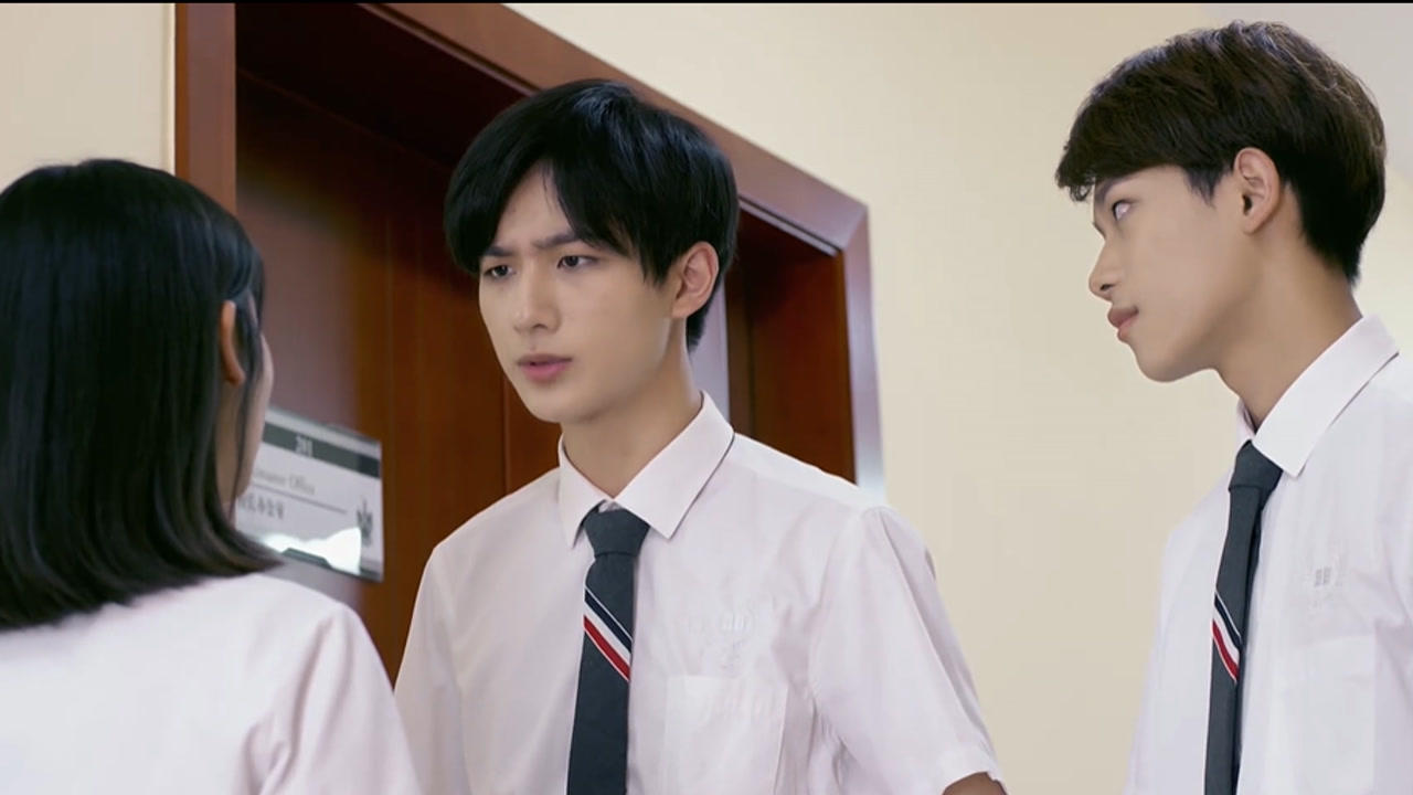 《恶魔少爷第一季》第三集03:初夏一拳头打在七录脸上,小男直接被七录