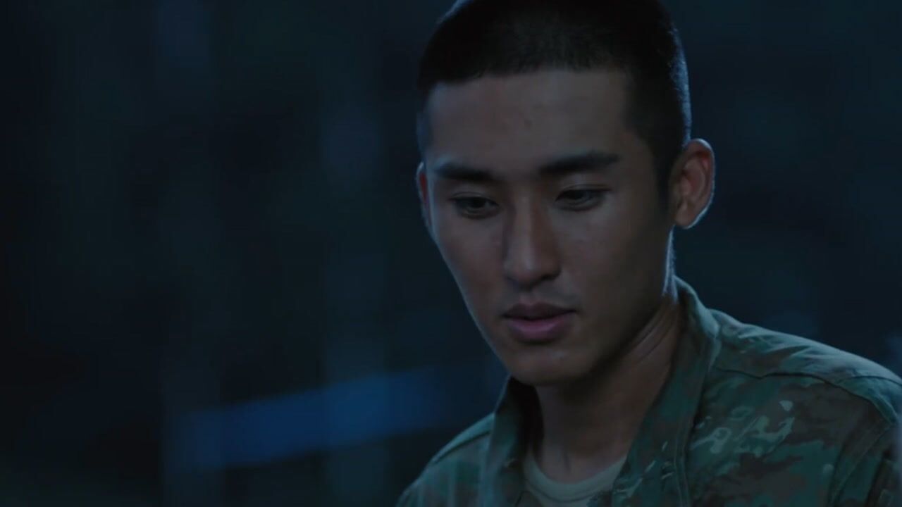 《空降利刃》第43集01:齐小天带小洛来到他的秘密基地,还问小洛为什么