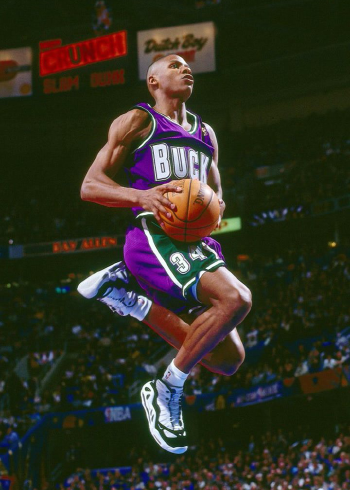 回顾雷阿伦炸裂暴扣镜头 早期的雷阿伦还真不是个射手