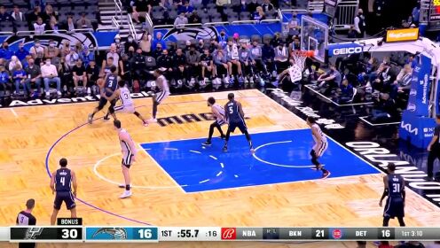 《NBA全场集锦》大防小那还不是一步过？萨格斯秒过尤班克斯轻松上篮