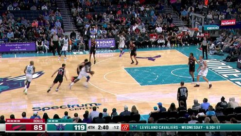 《NBA全场集锦》无论什么时候都激情满满 哈雷尔直杀篮下完成双手挂筐暴扣