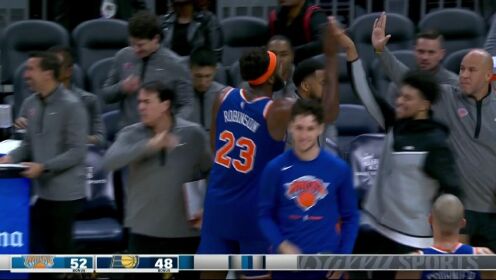 《NBA全场集锦》人狠话不多！罗宾逊埋伏篮下1v3压哨补篮