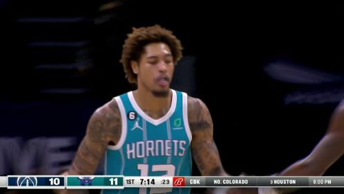 《NBA全场集锦》史密斯长驱直入不看人妙传 乌布雷底线空切迎着波神上篮得手