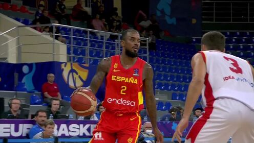 《FIBA》越玩越花越轻松 布朗空中左手挑篮得手
