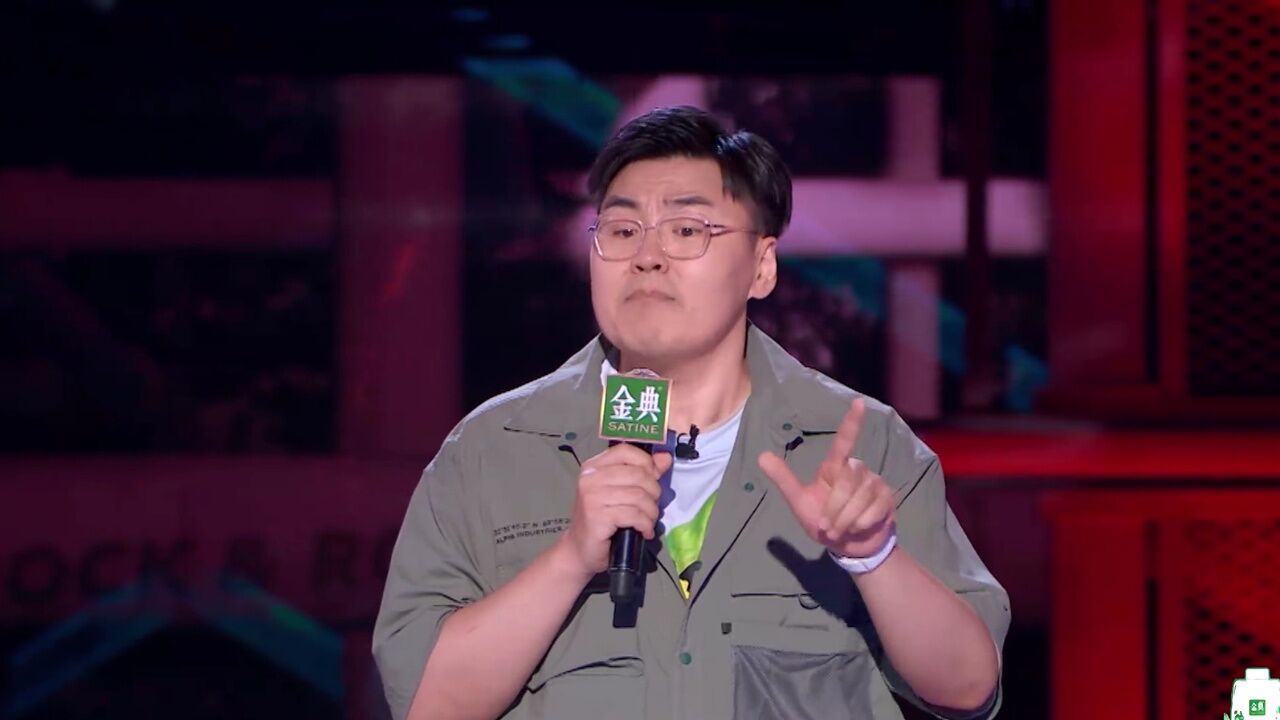 王十七带人工心脏讲脱口秀##脱口秀大会5突围赛好刺激#@单口喜剧王