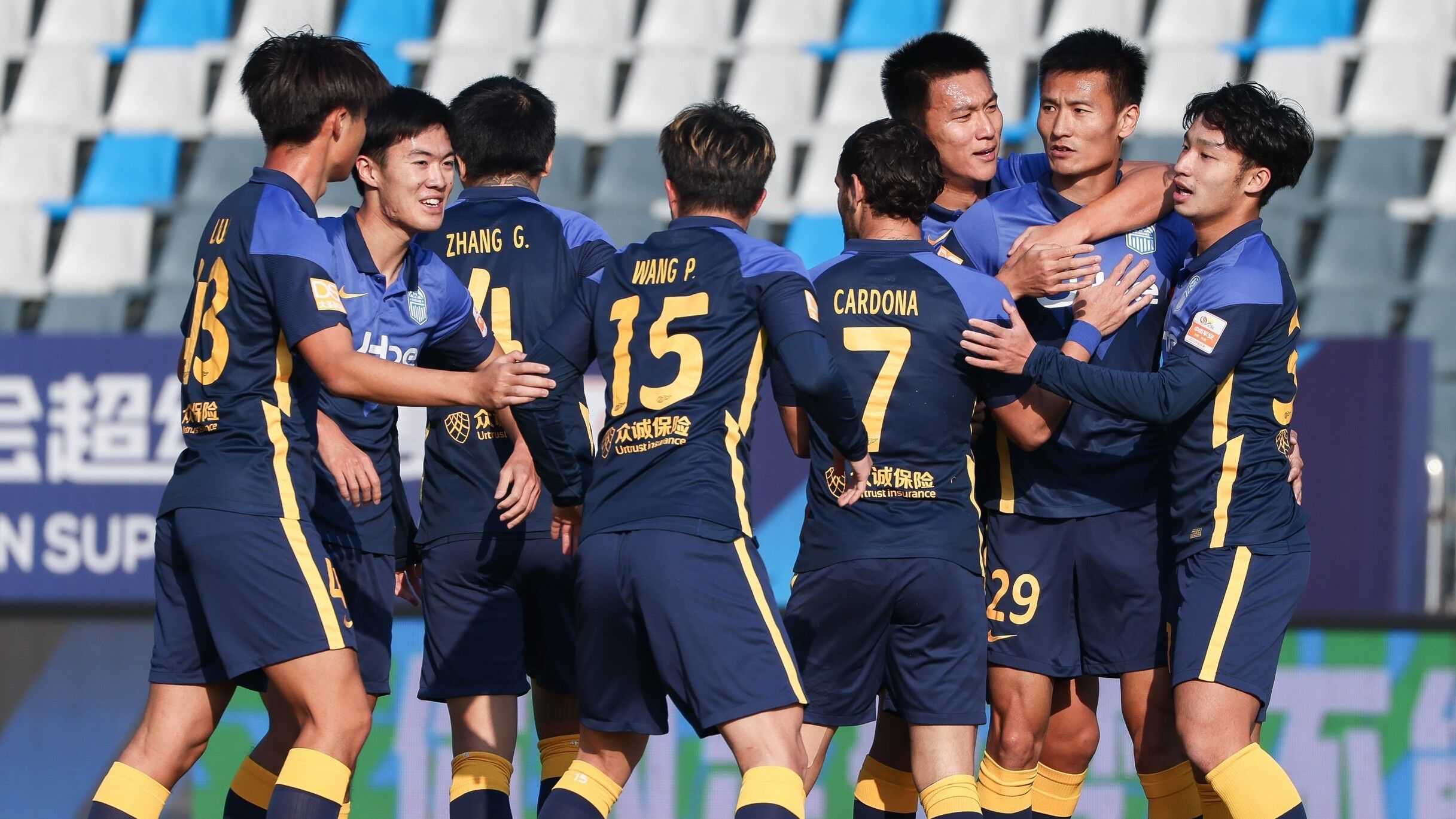 中超广州城3-0深圳队提前一轮保级!