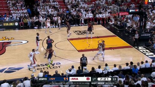 《迈阿密热火》巴特勒直杀篮下轻松扣篮 林炜珽：巴特勒是少数到了季后赛还会再提升好几档的球员