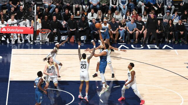 唐斯vs爵士集锦 拿下25分7篮板帮助球队大胜爵士