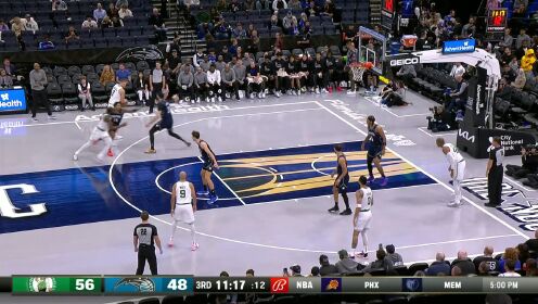 《NBA全场集锦》波尔津吉斯再送击地妙传 布朗一飞冲天单臂炸筐