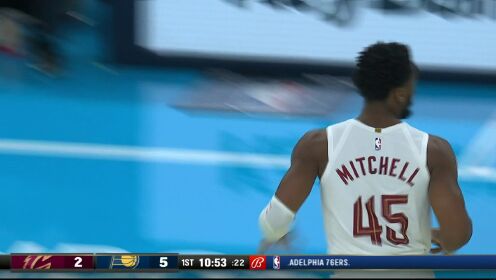 《NBA全场集锦》迈开大步就是冲 米切尔长驱直入弹簧起跳双臂暴扣