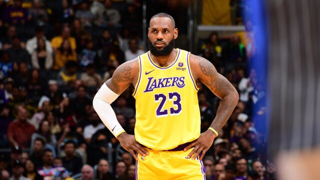 詹姆斯vs魔术集锦 全场19分 末节发威贡献关键攻防