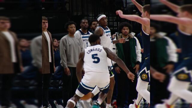 慢镜回看爱德华兹双手重扣 动作舒展飘逸美如画