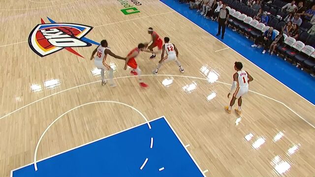 亚历山大人缝间击地妙传 霍姆格伦接球上篮行云流水