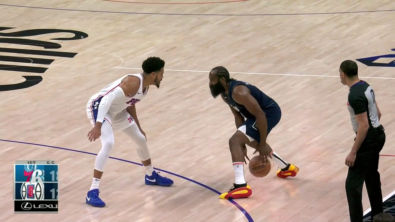 哈登面对哈里斯中投出手命中