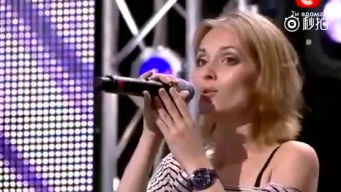 乌克兰女歌手海选遭质疑假唱 被评委要求清唱 当她再开口后 瞬间全场都震惊了
