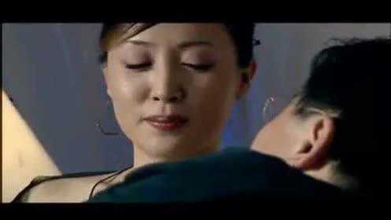 黑丝美女杀手几下子干掉男人，漂亮的女人果然不能信_高清