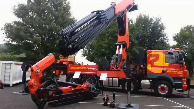 德国曲臂吊车造型科幻,用daf卡车底盘臂展22米