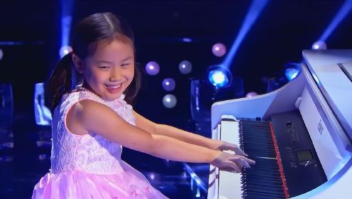 五岁中国小女孩走红美国 逆天钢琴演奏技术吓呆观众