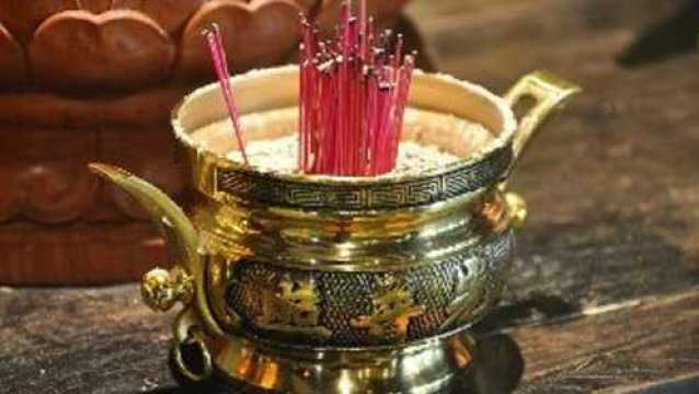 上香时香头为何会长短不一教你看香头论吉凶