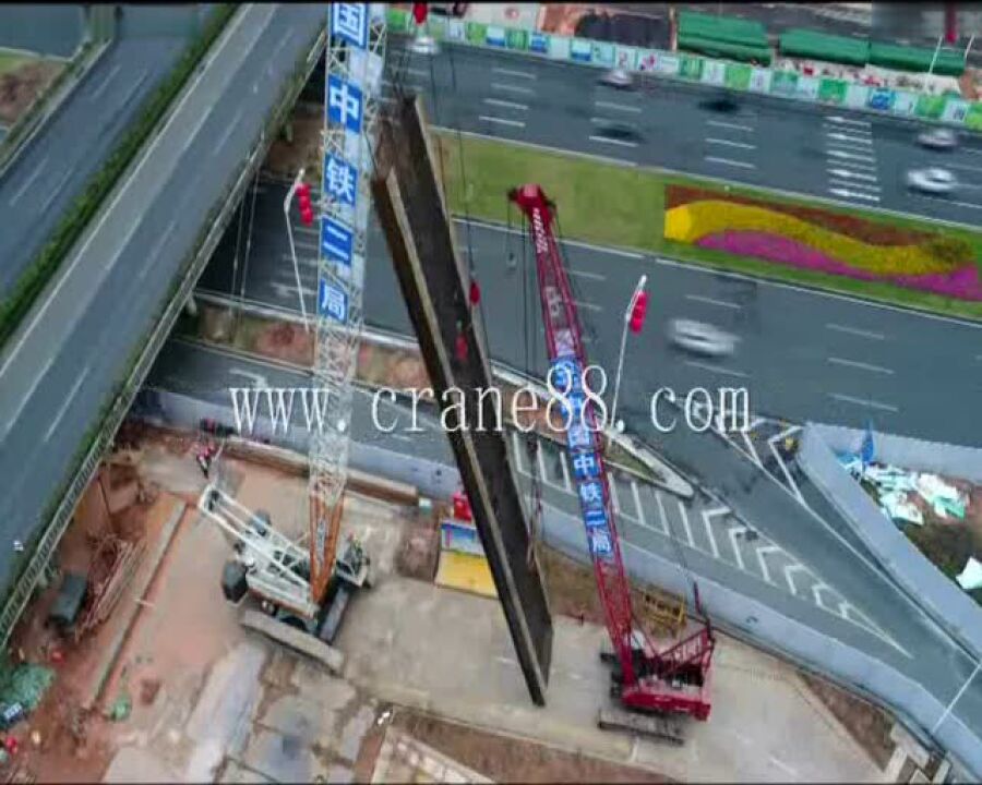 连续墙钢筋笼两台履带吊配合吊装案例_高清1080P在线观看平台_腾讯视频