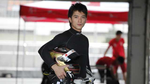 台湾演员邱泽赛车手身份曝光挑车眼光苛刻座驾都为性能小钢炮