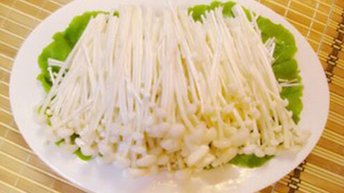 金针菇是拌凉菜和火锅原料之一,它的5种功效你知道吗?