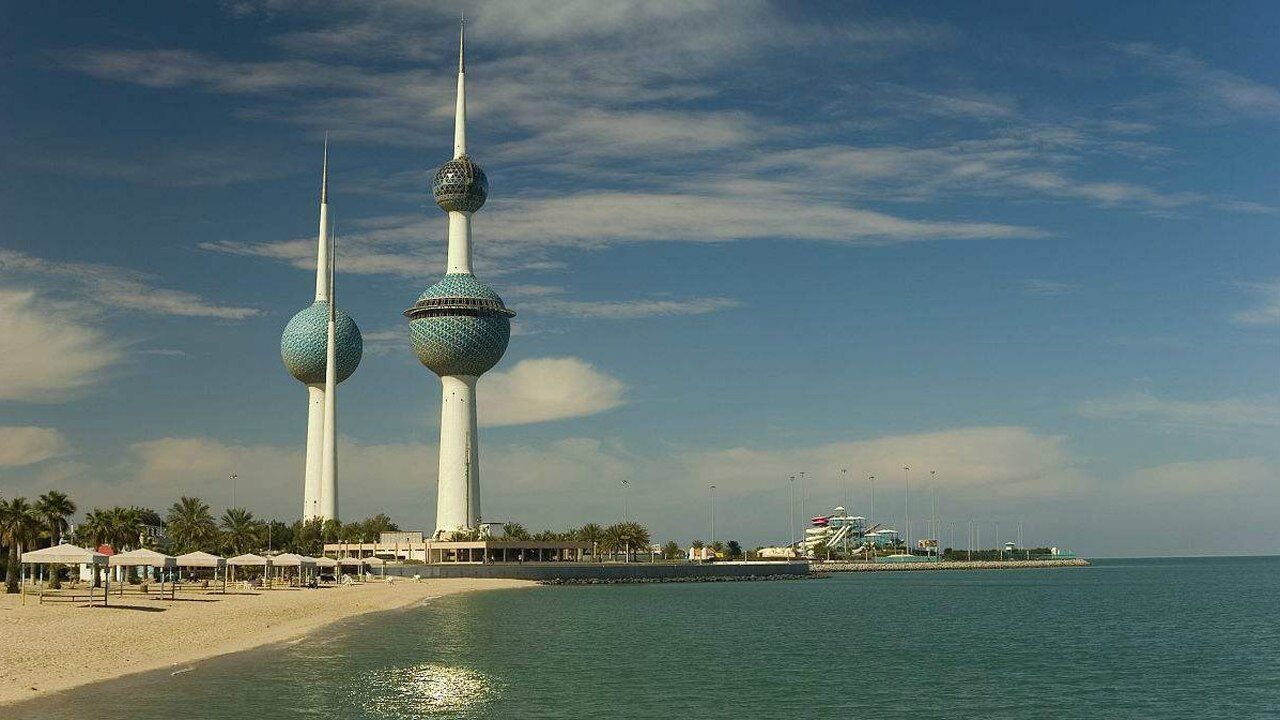 阿拉伯科威特水塔可储水观光游客天天爆满