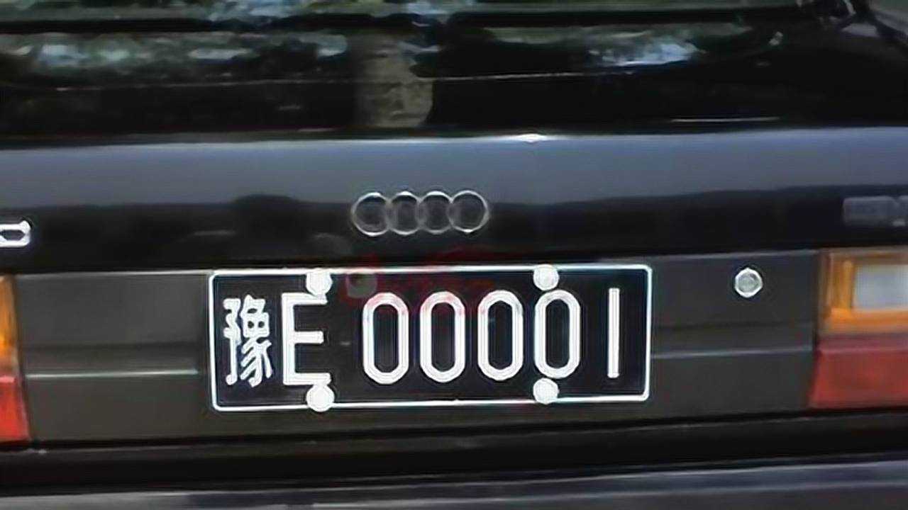 为什么有些车的车牌是黑色的?老司机说出真相,路上看见躲着走