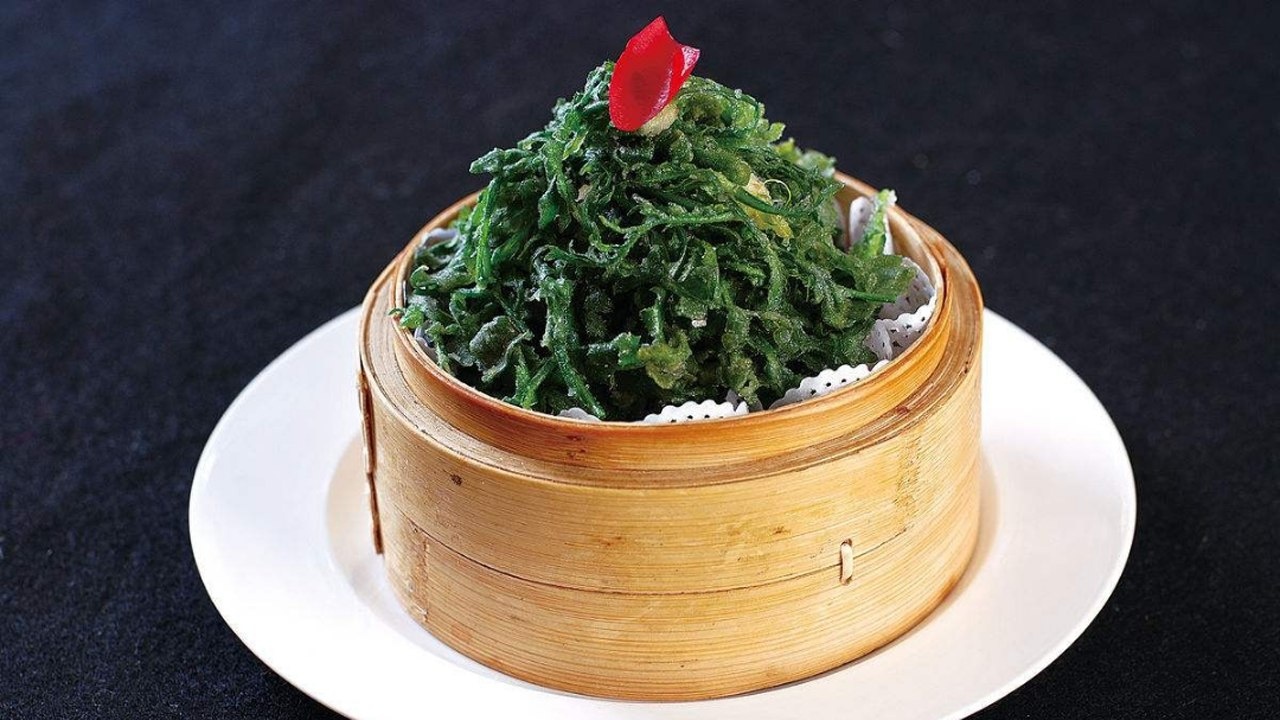 家乡农村传统美食蒸野菜味美人人赞