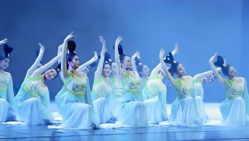 中国舞《出水莲》恍然如临仙境