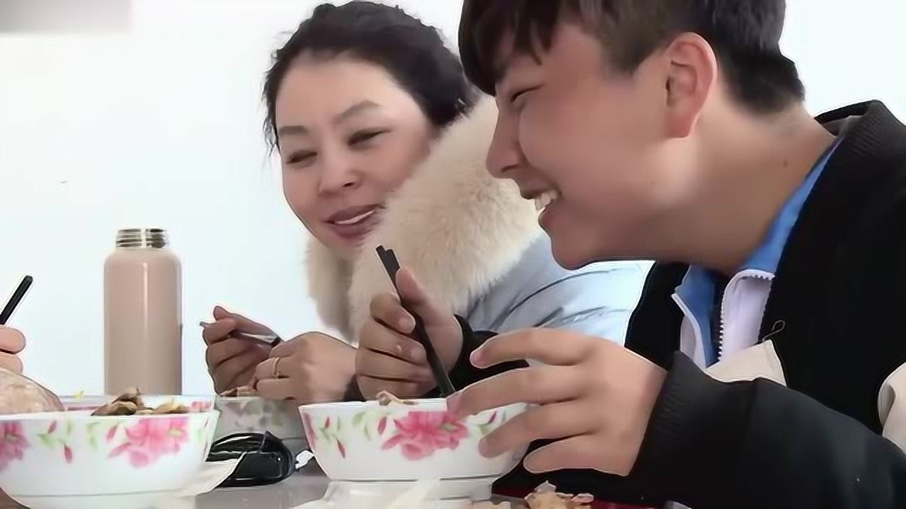 变形计杨奥母子14年的冷战终于化解了原来爱就这么简单