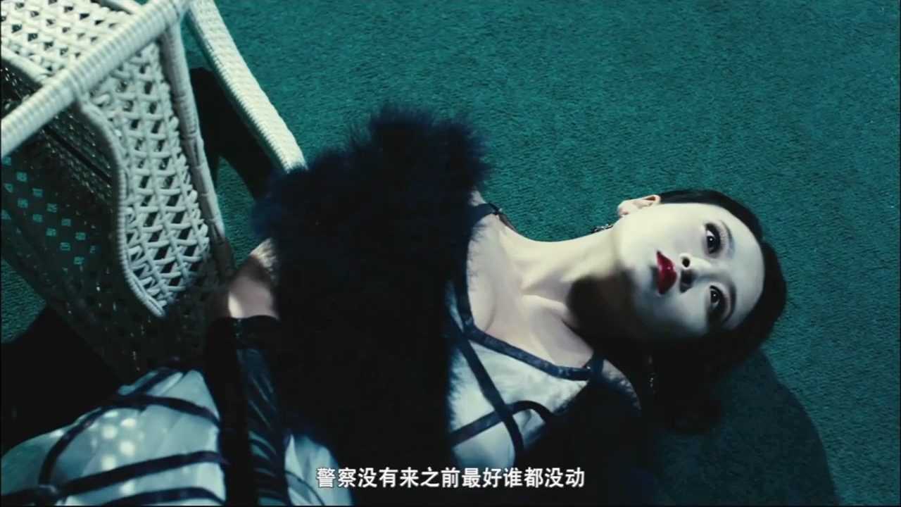 美女突然死亡，没想到竟是被毒物咬到了，众人感到很奇怪_高清
