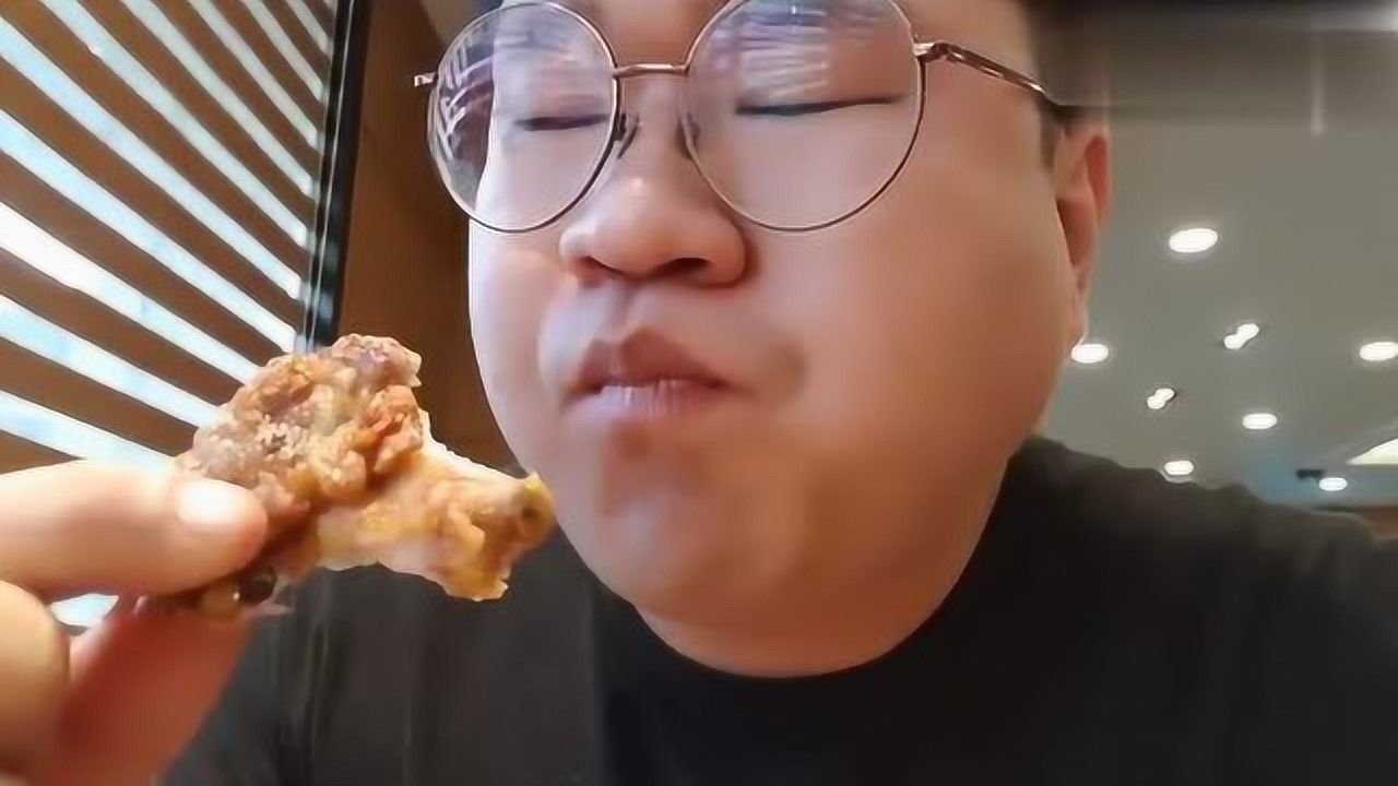 韩国吃货胖哥,吃韩食自助餐,大口塞吃的停不下来@遇见小时尚app内打开