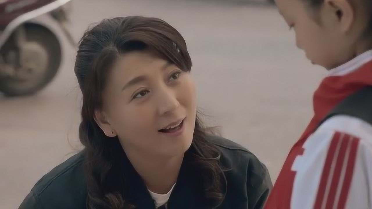 回家的路有多远亚莉来接小小她却不高兴妈妈以为被老师说了