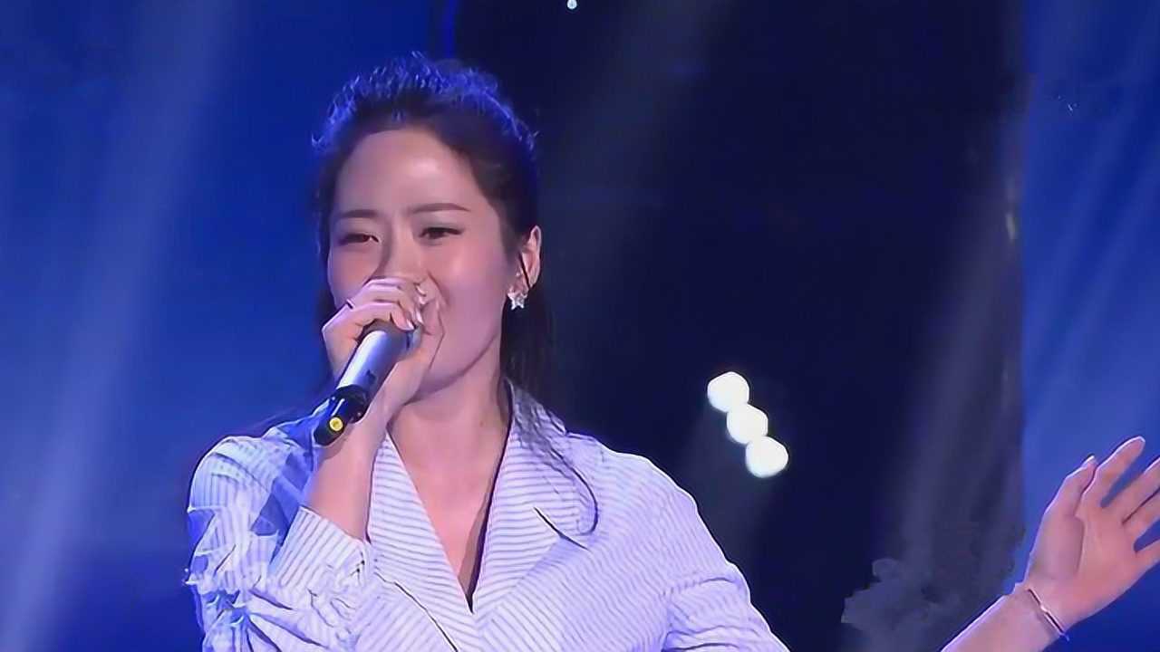 央视主持人陈蓓蓓唱经典月半小夜曲甜美嗓音回味悠长