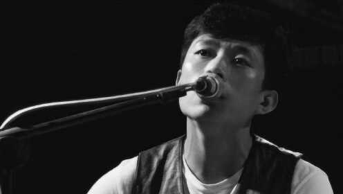 我的时代和我我的时代和我丨黑白版文艺mv听听歌手赵雷清唱静下来