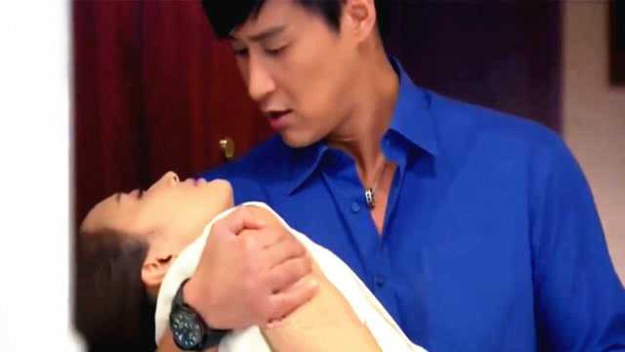 美女被迷晕，关键时刻意外发生了，渣男瞬间崩溃！_高清