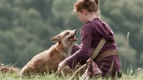 女孩与一只狐狸成了朋友，为了保护狐狸，女孩竟赶走了狼群！