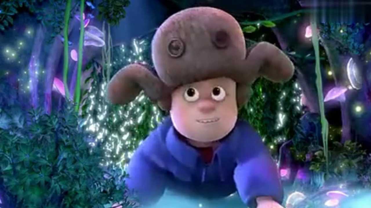 熊出没变形记光头强小时候在雪地里开心玩耍长得好可爱啊