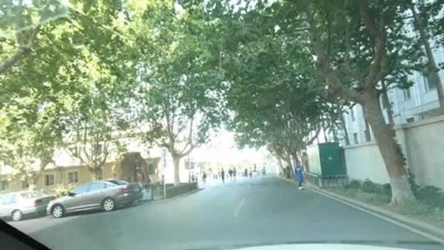 大连海洋大学校园很小,如同一个普通高中,但是很温馨