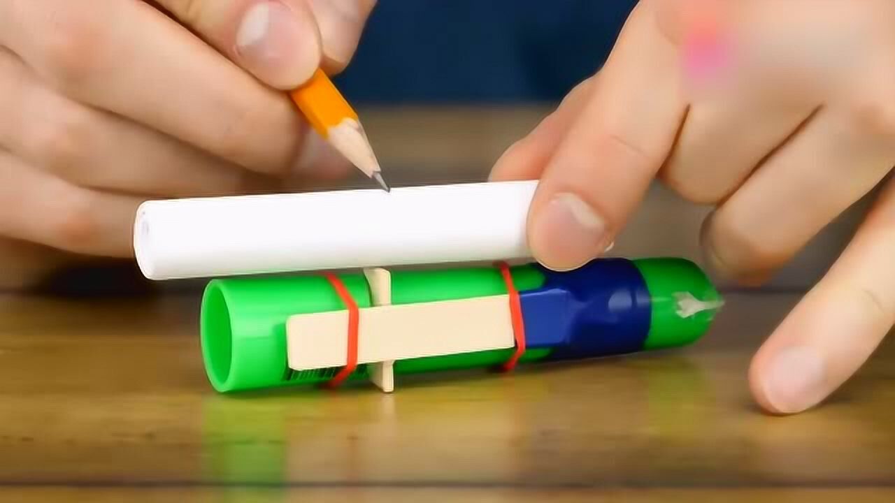 国外牛人自制一款小暗器,操作很简单,孩子们都喜欢玩