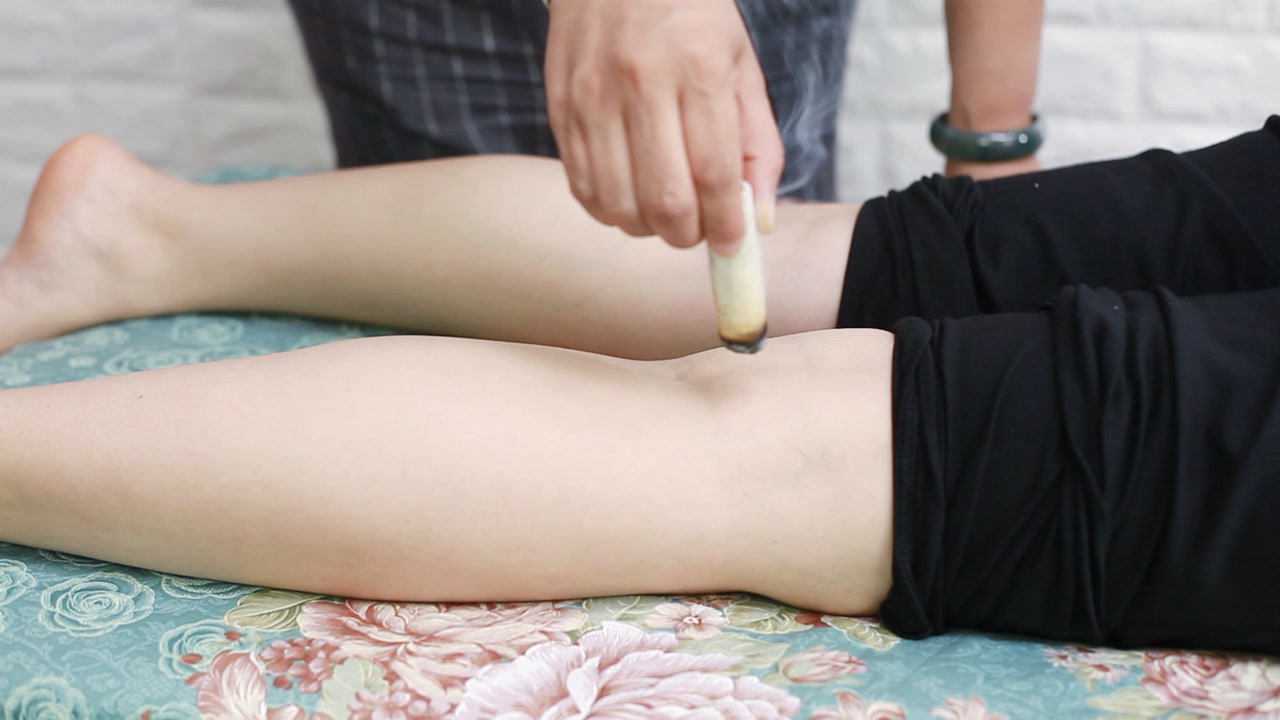 中医祛湿有方发,艾灸腿上2个地方,让您无"湿"一身轻!