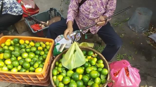 农村菜市场有青桔子卖,10元3斤,你们那里多少钱