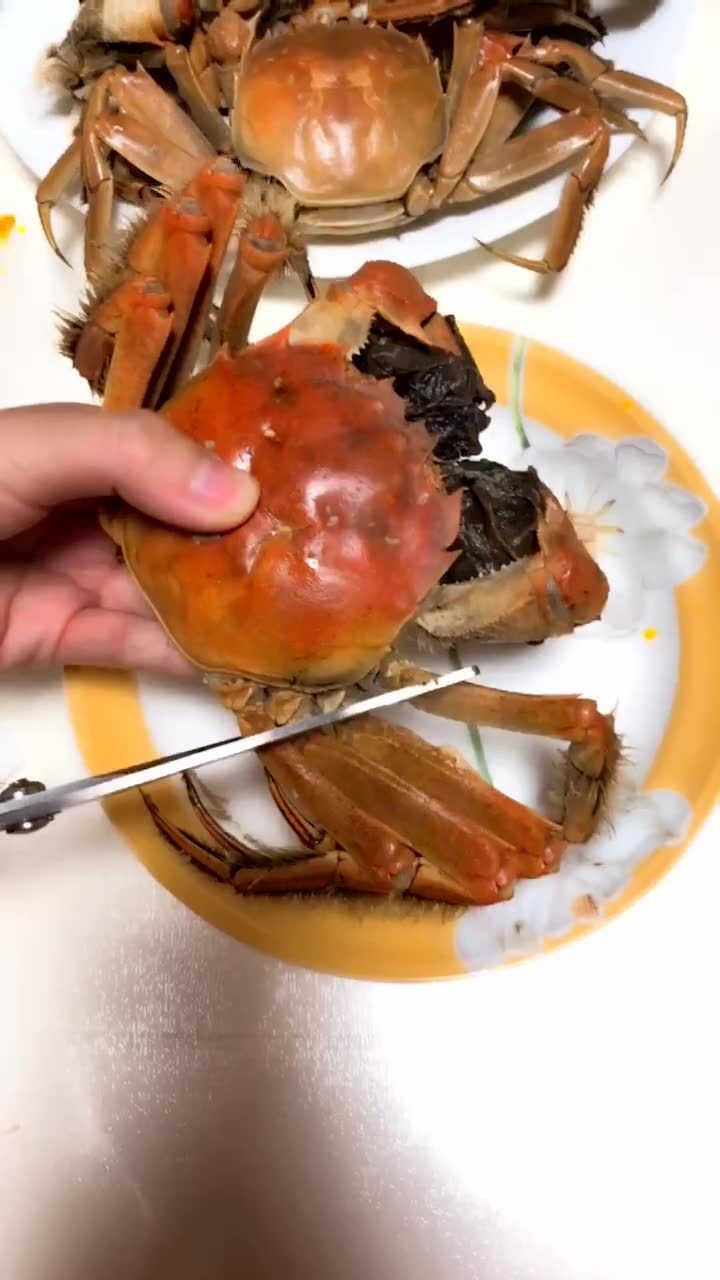教你怎么剥螃蟹哦 超级省力