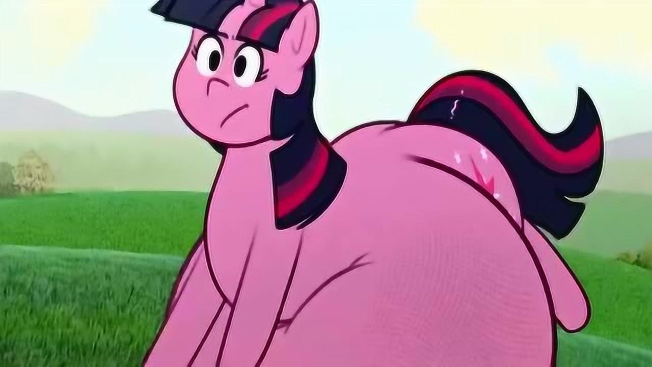 卡通动漫小马宝莉因贪玩身体变大了它该怎么办