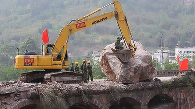 中国最牛的一座桥,汶川地震都震不倒,巨石都砸不塌,中国奇迹!